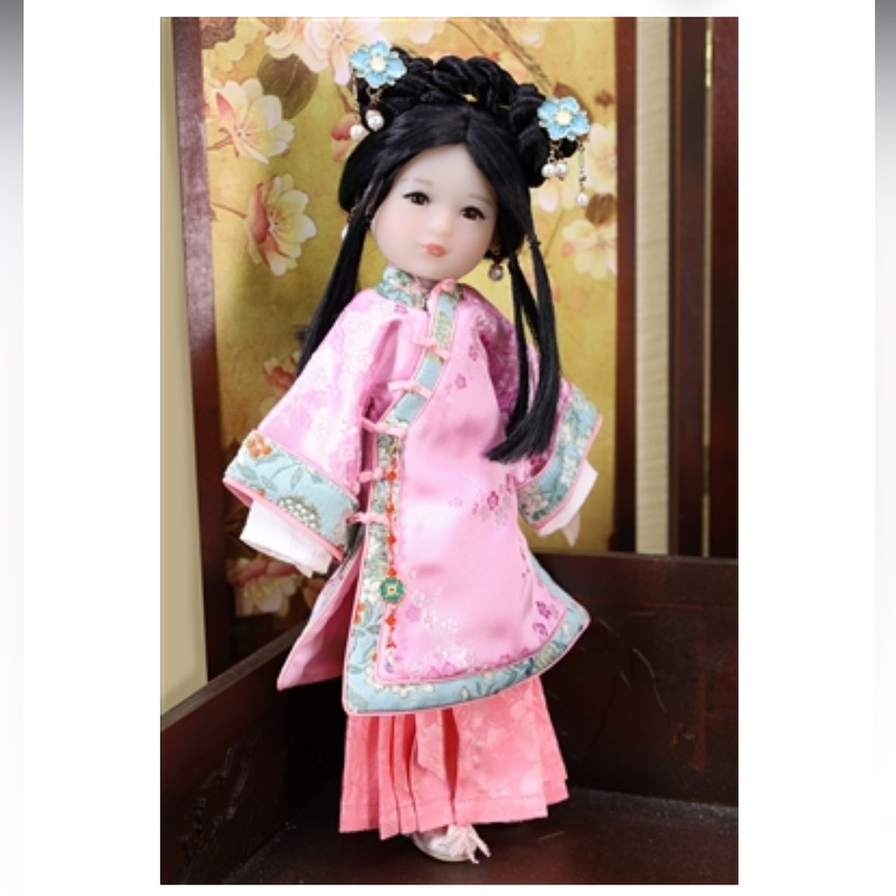Doll - Siblie Ten Ping: School Trip brand new still in box. Out of stock.